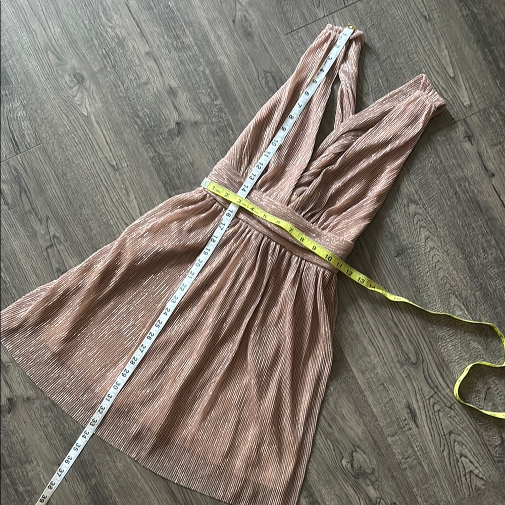 NWOT LuLu’s Metallic Rosegold Dress - Picture 7 of 16